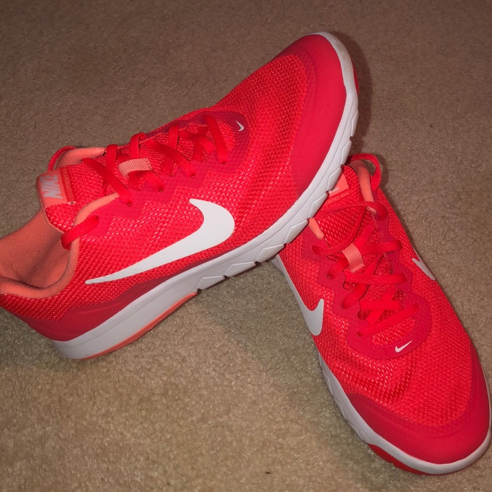 Nike tennis shoes